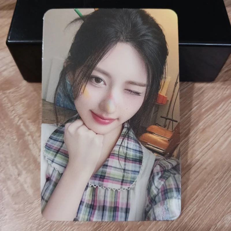 2025 SEASON'S GREETINGS [Colorful Days with IVE]