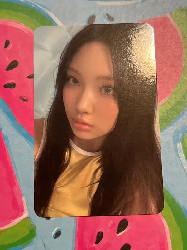 Hyein Get Up Photocard