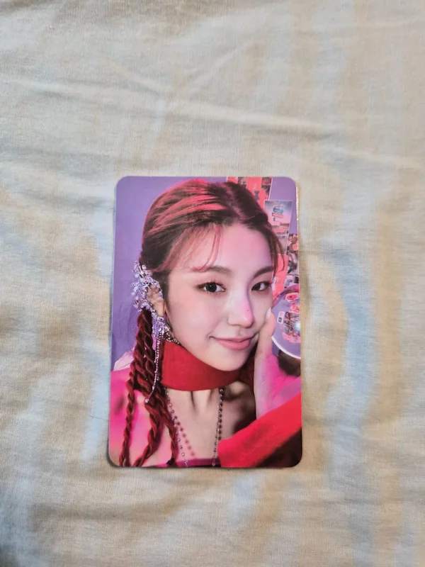 YEJI GUESS WHO