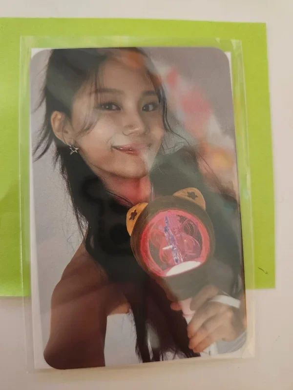 2024 VIVIZ WORLD TOUR [V.hind : Love and Tears] in SEOUL WIzoo LIGHT STICK COVER