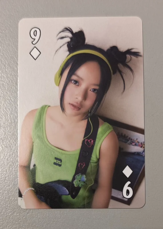 NewJeans 2023 SEASONS GREETINGS