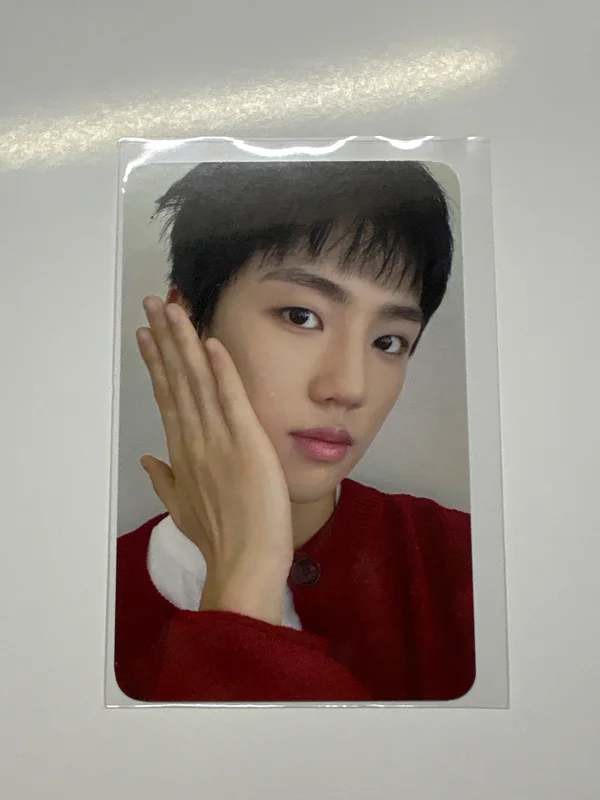 EVNNE Photo Exhibition [INTO THE LIGHT] REWARD