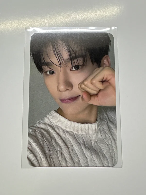EVNNE Photo Exhibition [INTO THE LIGHT] REWARD