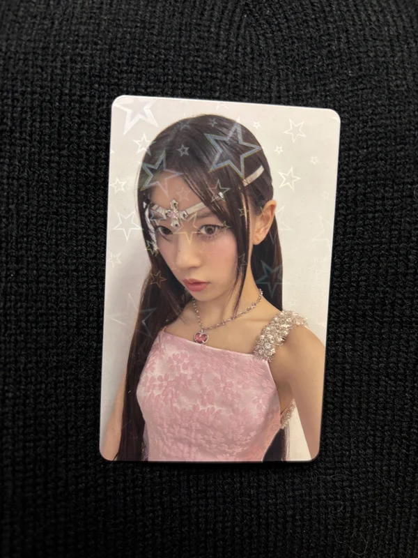 ILLIT MOKA 'Moka Bomb Gllit Ver. Weverse Japan' Photocard | Sold