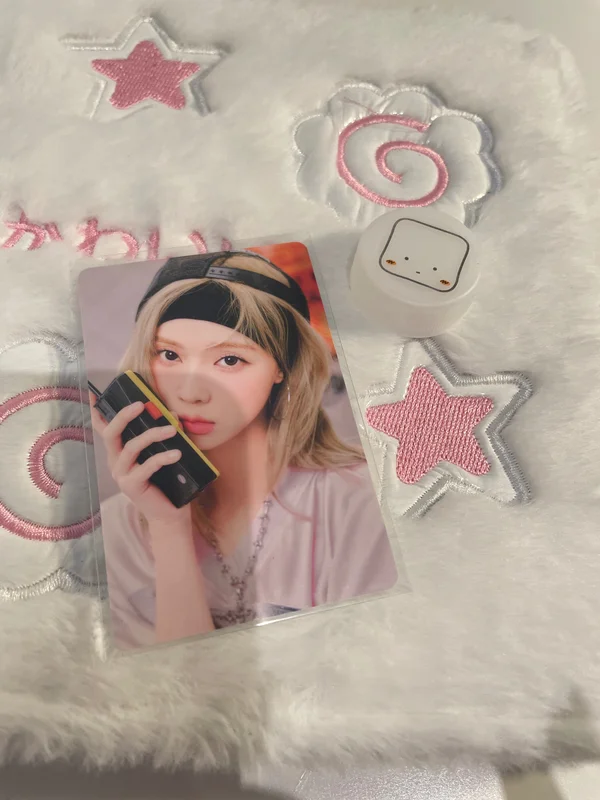 2025 SEASON'S GREETINGS RANDOM TRADING CARD [A ver.]