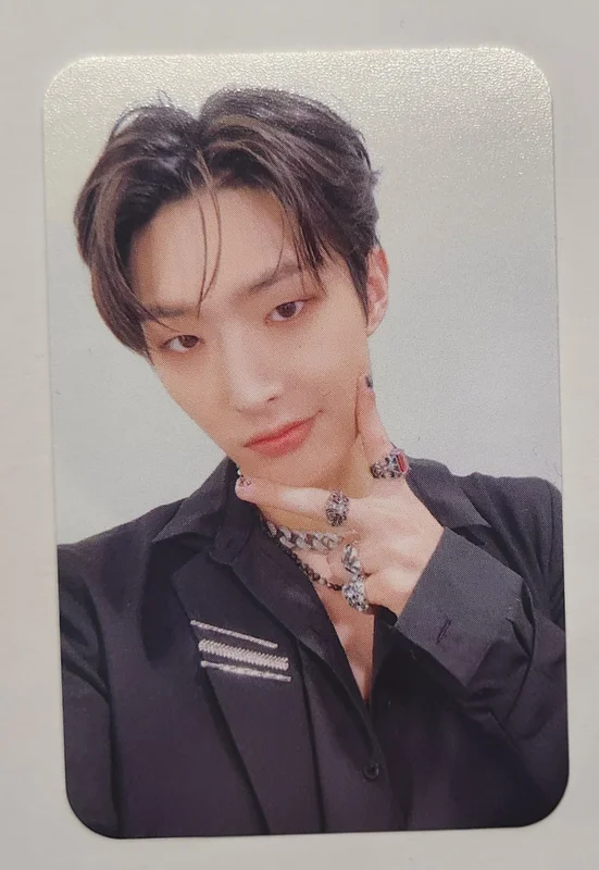 ATEEZ WORLD TOUR [TOWARDS THE LIGHT : WILL TO POWER] IN EUROPE ATINY ZONE