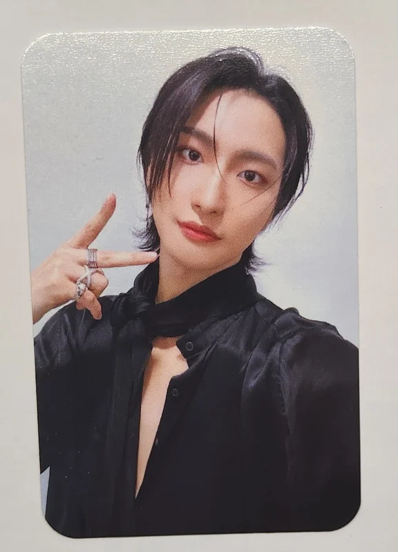 ATEEZ WORLD TOUR [TOWARDS THE LIGHT : WILL TO POWER] IN EUROPE ATINY ZONE