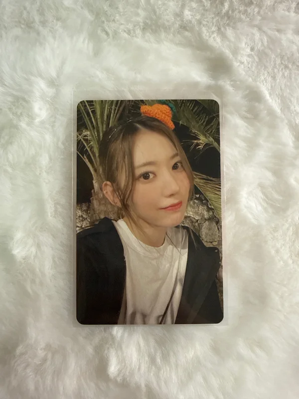 LE SSERAFIM's DAY OFF IN JEJU PHOTOBOOK