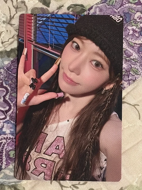 DIFFERENT LIMITED PHOTOCARD Ver.