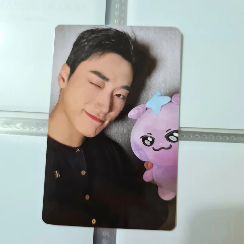 Press, Start! Enter the MIGHTEEZ POP-UP RANDOM TRADING CARD SET