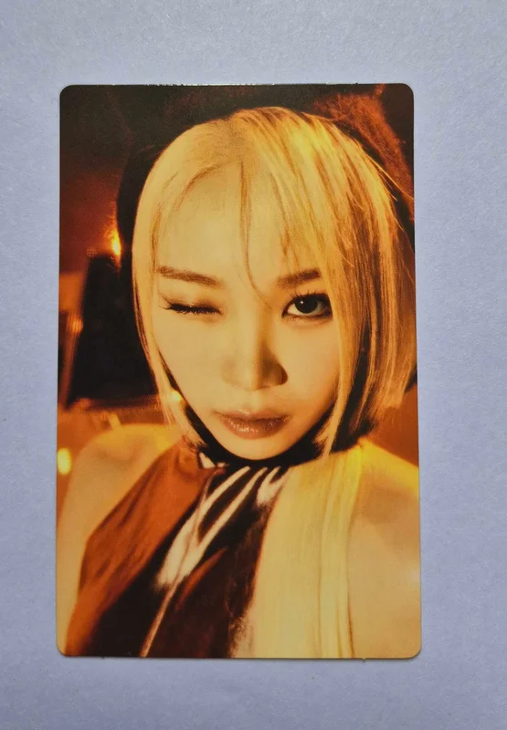 Chaewon Card 5 'EASY CRAZY HOT' 2025 Mini Photo Card