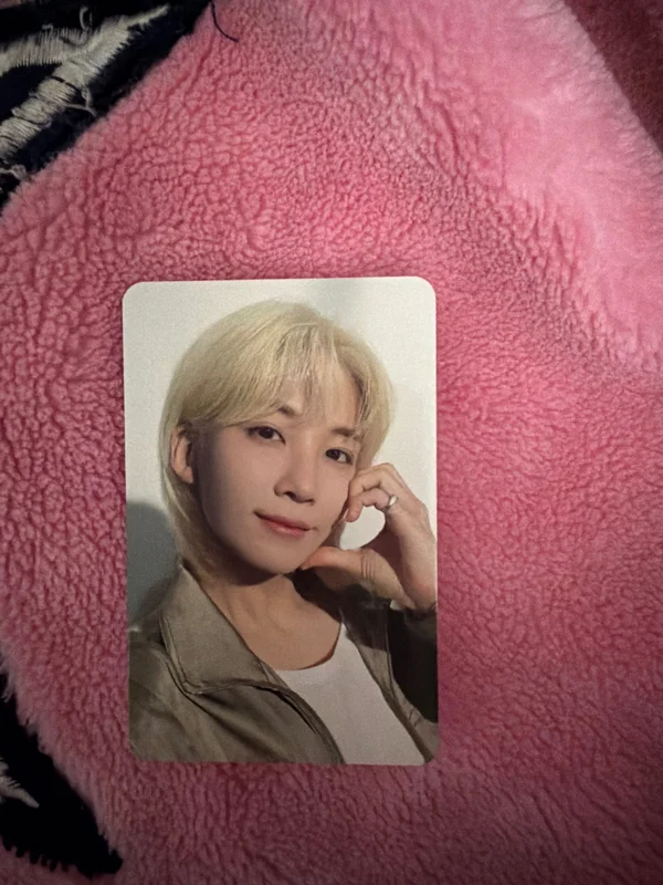 SEVENTEEN 2025 SEASON'S GREETINGS