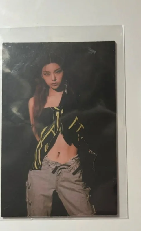 ITZY Yeji Guess Who Photocard