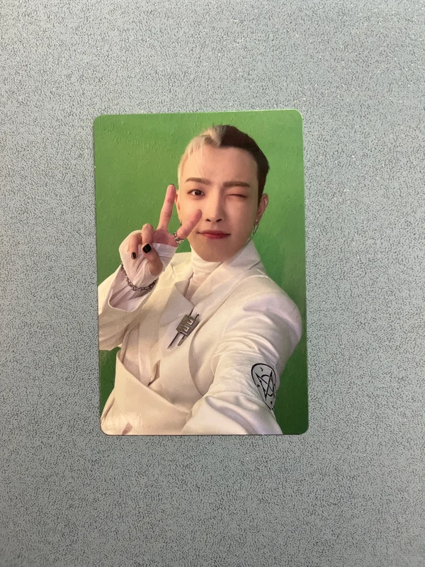 THE WORLD EP.1 : MOVEMENT hello82