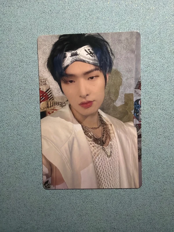 THE WORLD EP.1 : MOVEMENT DIGIPAK VER. hello82