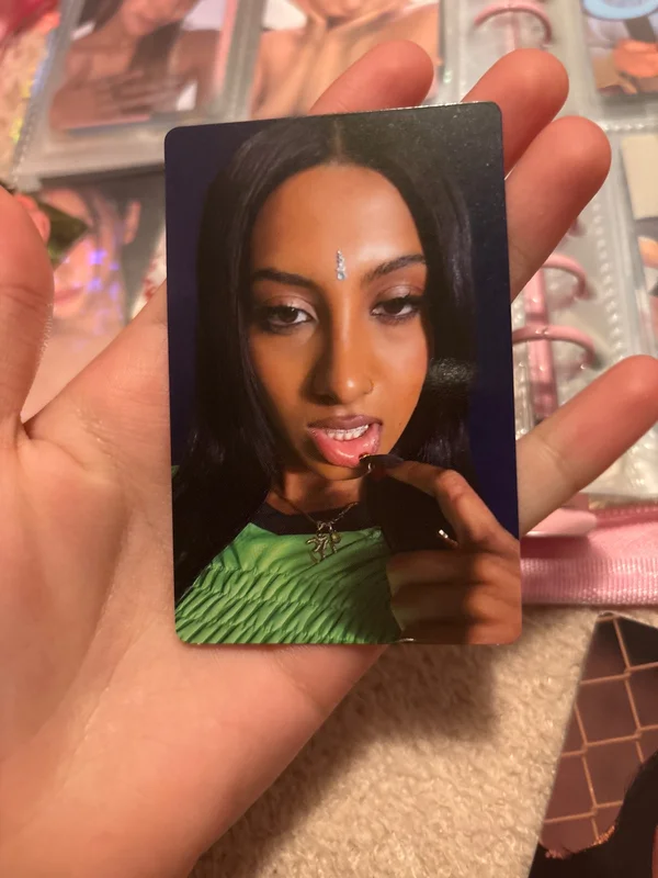 OFFICIAL KATSEYE LIGHT STICK (LARA RAJ)