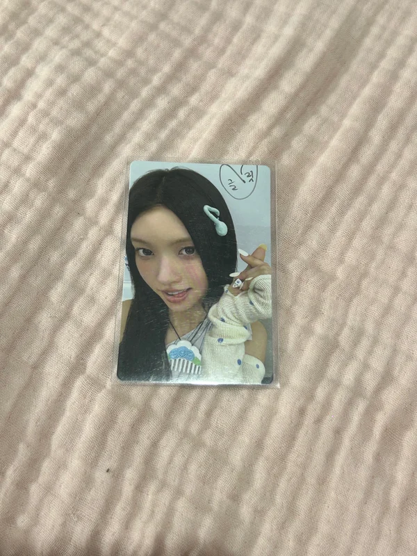 NOT CUTE ANYMORE ILLIT X Ashley Williams Pouch Ver.