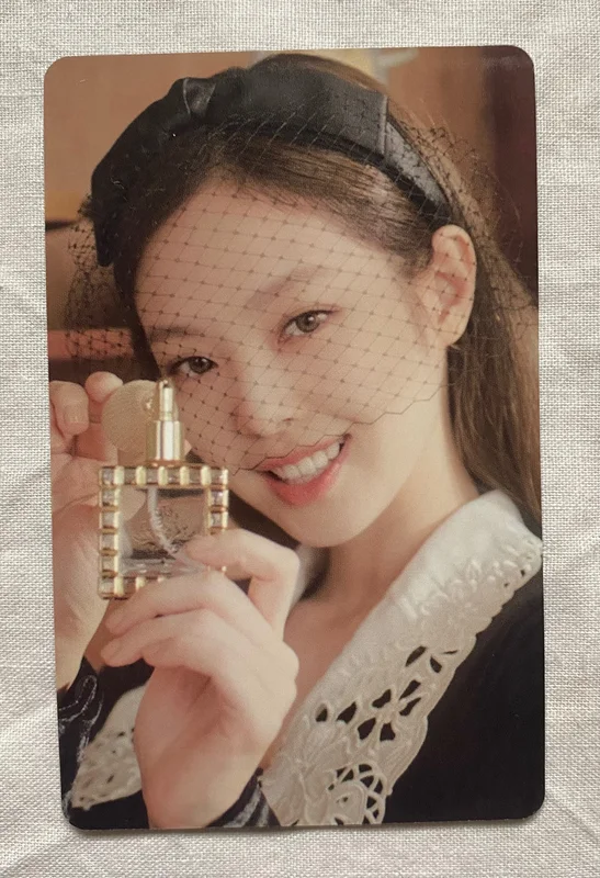 BLACKPINK THE GAME Designer Collection 06 Photocard - JENNIE - Official - Mint