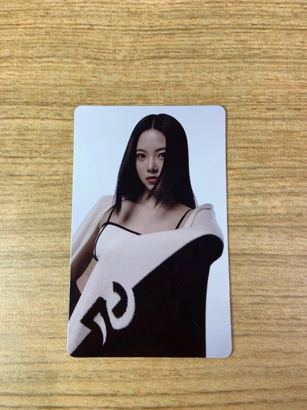 FEARLESS Monochrome Bouquet Ver.