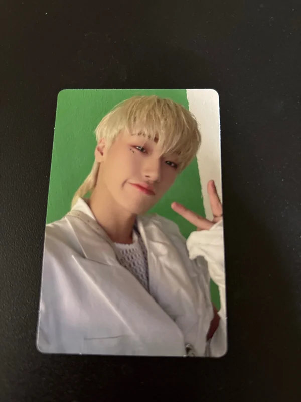 THE WORLD EP.1 : MOVEMENT DIGIPAK VER. hello82