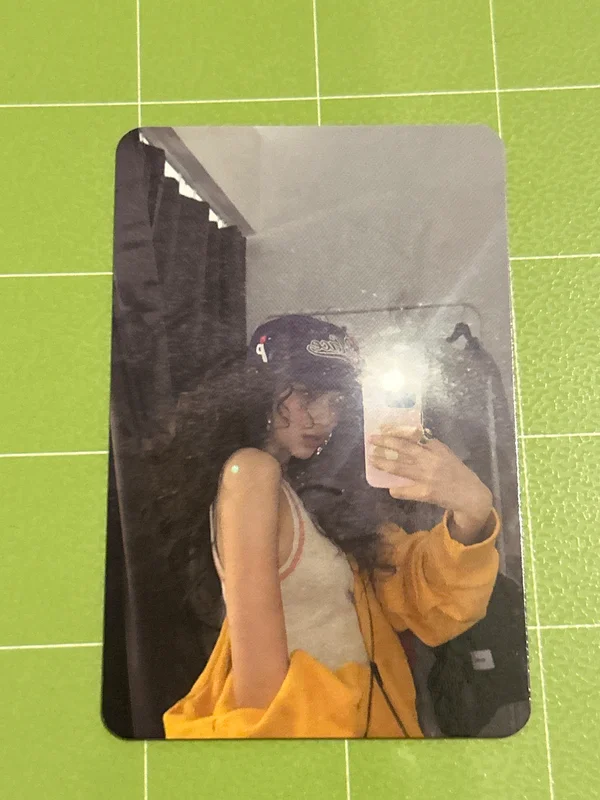 NewJeans DANIELLE 'How Sweet Weverse Albums ver.' Photocard | Sold