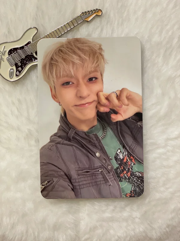 DEAD AND Photobook ver. Boy in Chic ver.