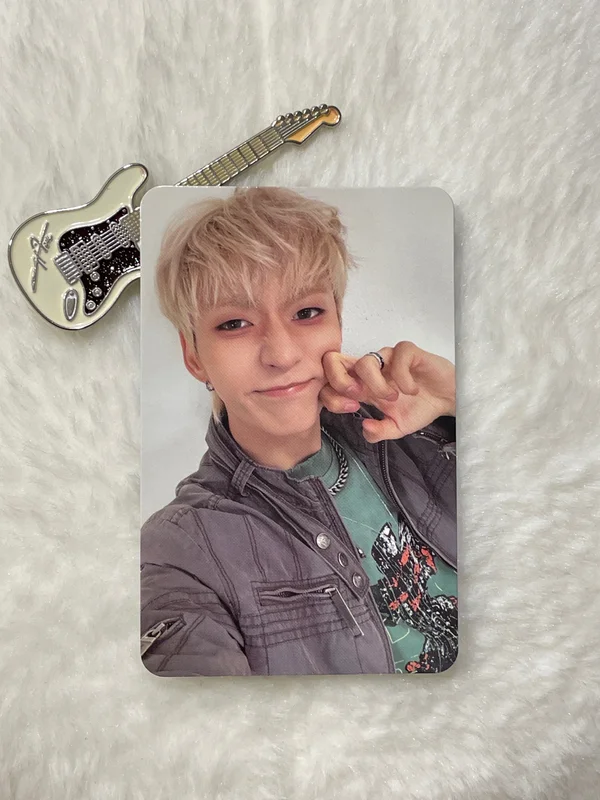 DEAD AND Photobook ver. Boy in Chic ver.