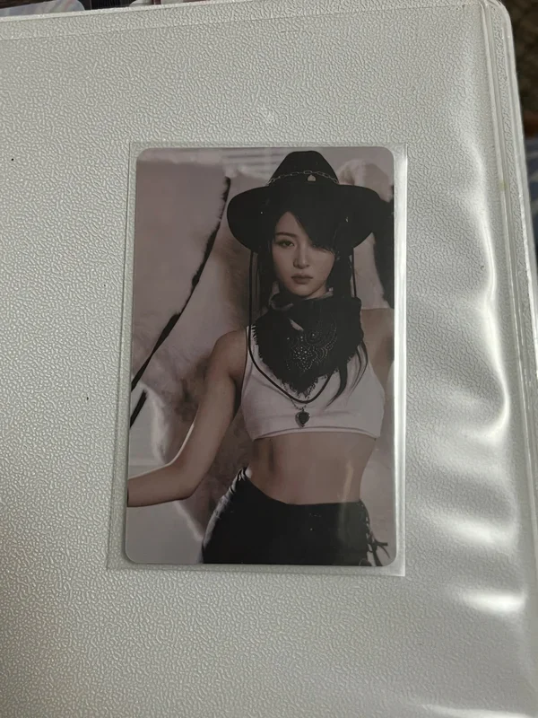 UNFORGIVEN COMPACT Ver. WEVERSE