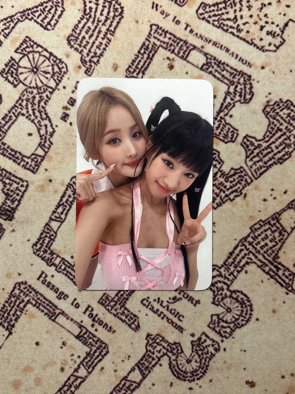 2024 KISS OF LIFE FAN-CON KEY OF FACTORY RANDOM PHOTOCARD