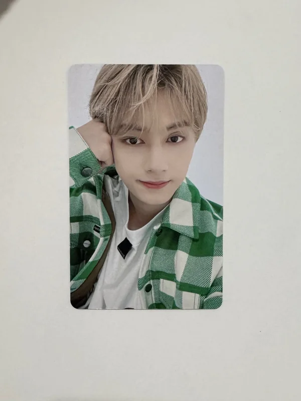 SEVENTEEN 2022 SEASON'S GREETINGS