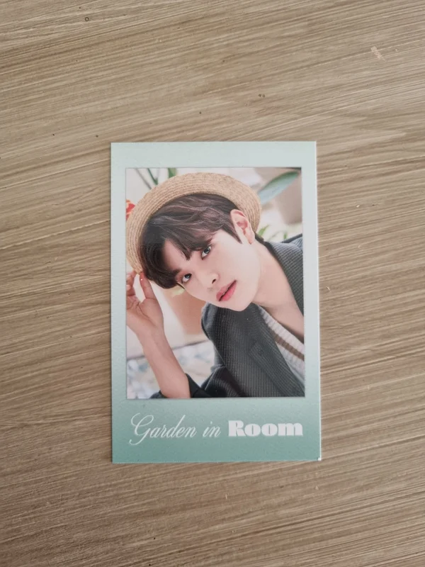 2022 SEASON'S GREETINGS Room,mates