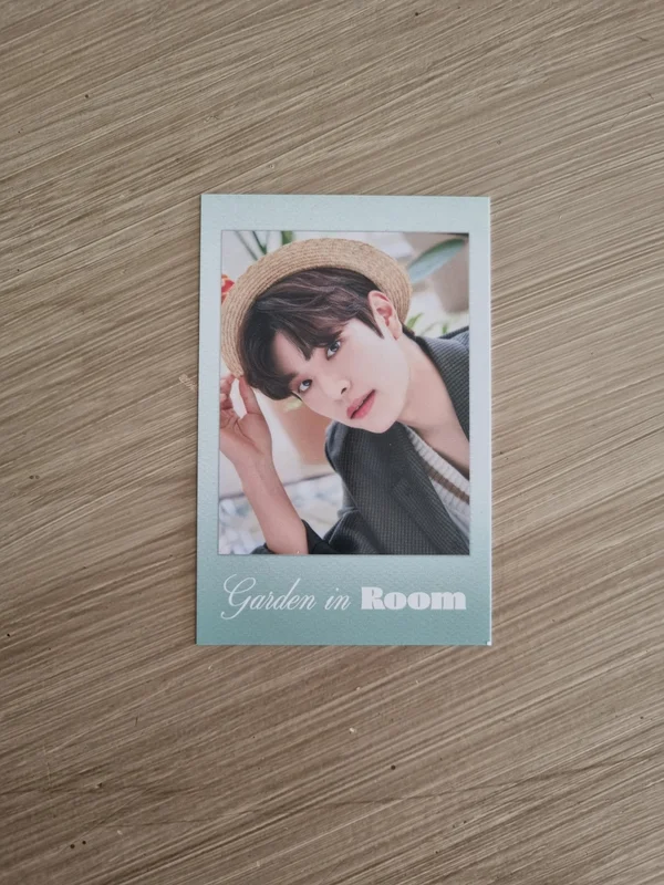 2022 SEASON'S GREETINGS Room,mates