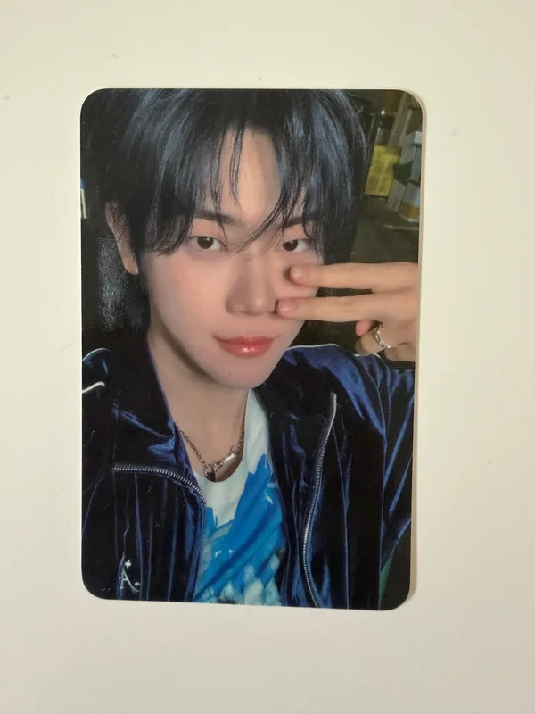 Snowy Summer POP-UP STORE RANDOM TRADING CARD