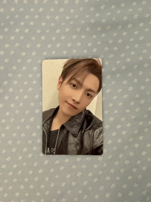 ATEEZ ホンジュン Hongjoong トレカ サノク コンバン 공방 ⑧ ATEEZ HONGJOONG 'ATEEZ 7TH ANNIVERSARY OFFICIAL POP-UP '8ROOM