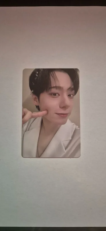 ONEUS 2ND WORLD TOUR La Dolce Vita in EUROPE POP-UP STORE