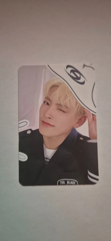 ATEEZ X ANITEEZ ADVENTURE POP-UP STORE ANITEEZ IN ILLUSION RANDOM