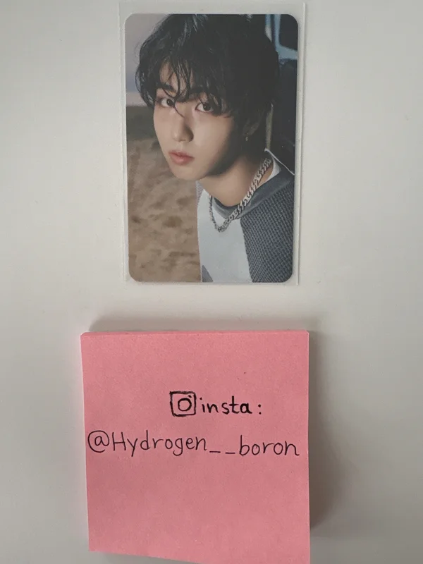 Stray Kids World Tour dominATE : celebrATE PHOTOCARD HOLDER