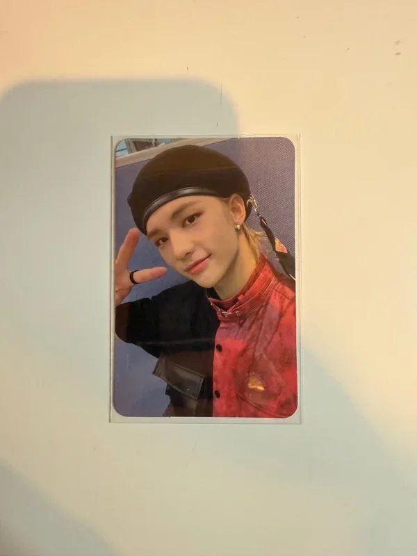 Stray kids hyunjin go live withfans yzy pob