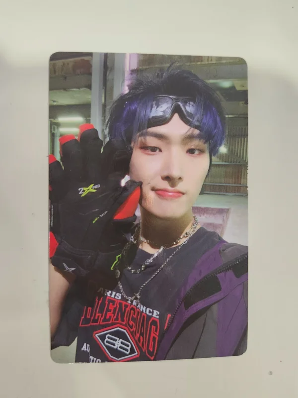 THE WORLD EP.1 : MOVEMENT Z VER.