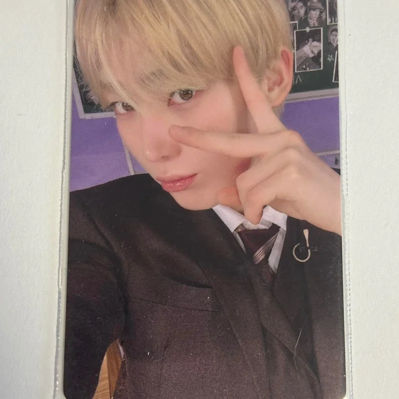 DARK MOON SPECIAL ALBUM 'MEMORABILIA' YIZHIYU LUCKY DRAW