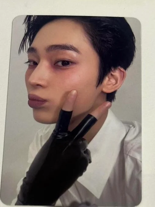 DESIRE : UNLEASH KPOP MERCH