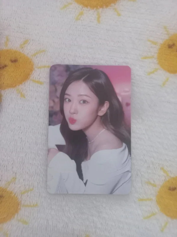 IVE THE FIRST FAN CONCERT The Prom Queens RANDOM PHOTOCARD PACK