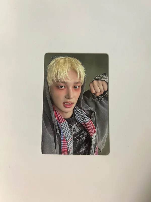Theo UNIQUE HELLO82 POP-UP Exclusive