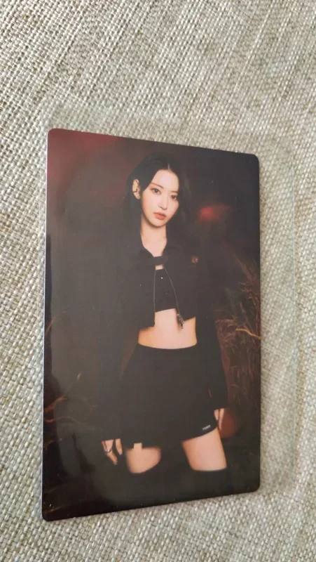 2023 LE SSERAFIM TOUR FLAME RISES Mini Photo card