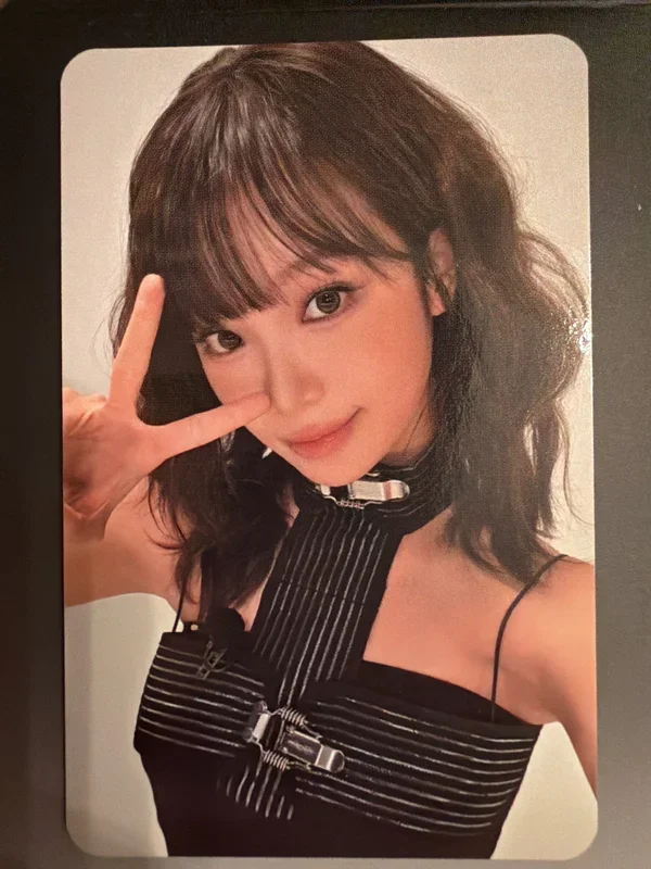 LE SSERAFIM VR CONCERT:INVITATION Lenticular Photocard Pack