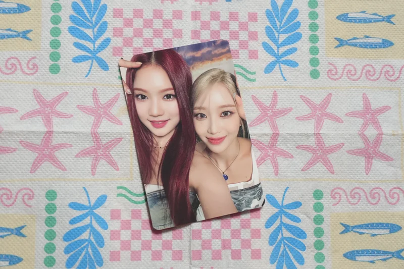 TEENFRESH POP-UP STORE ACRYLIC FRAME