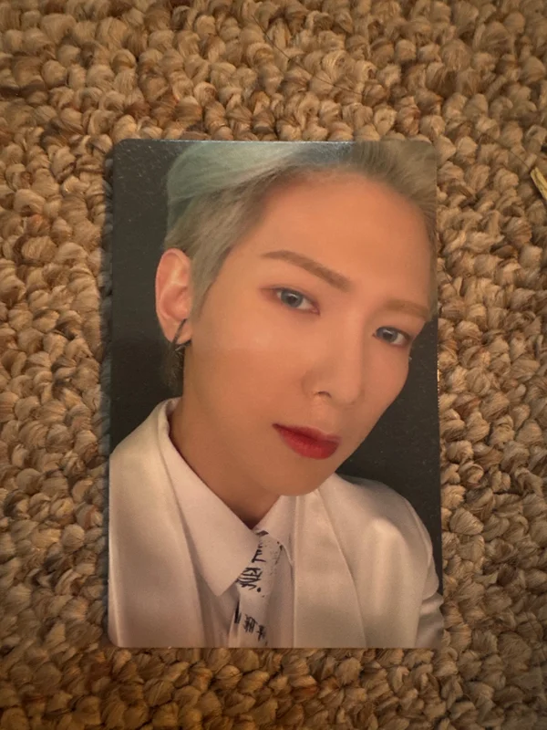 THE WORLD EP.1 : MOVEMENT DIGIPAK VER. hello82