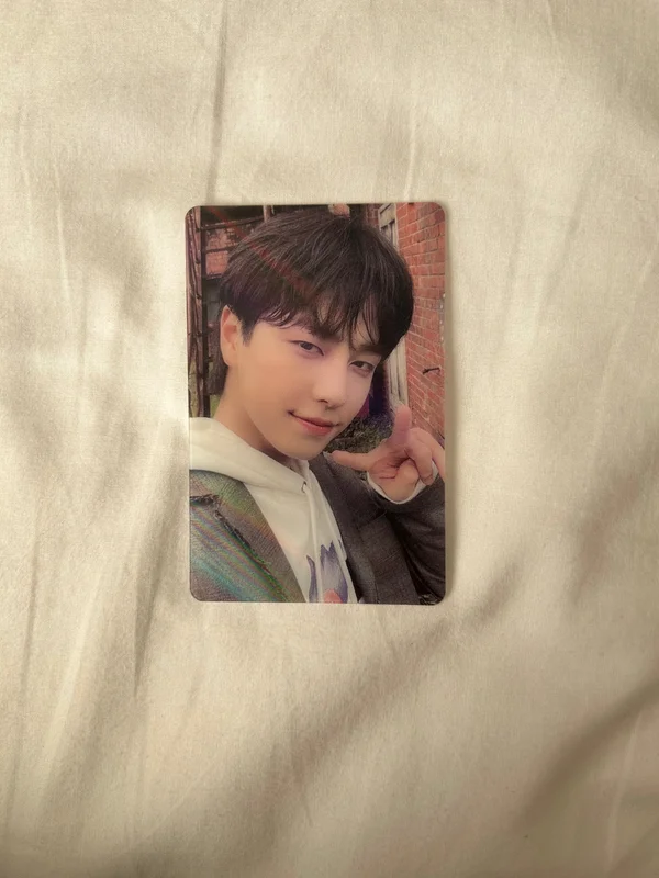 First Howling : ME WEVERSE JAPAN