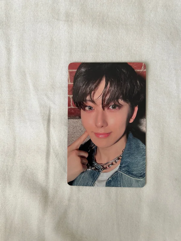 First Howling : NOW WEVERSE JAPAN