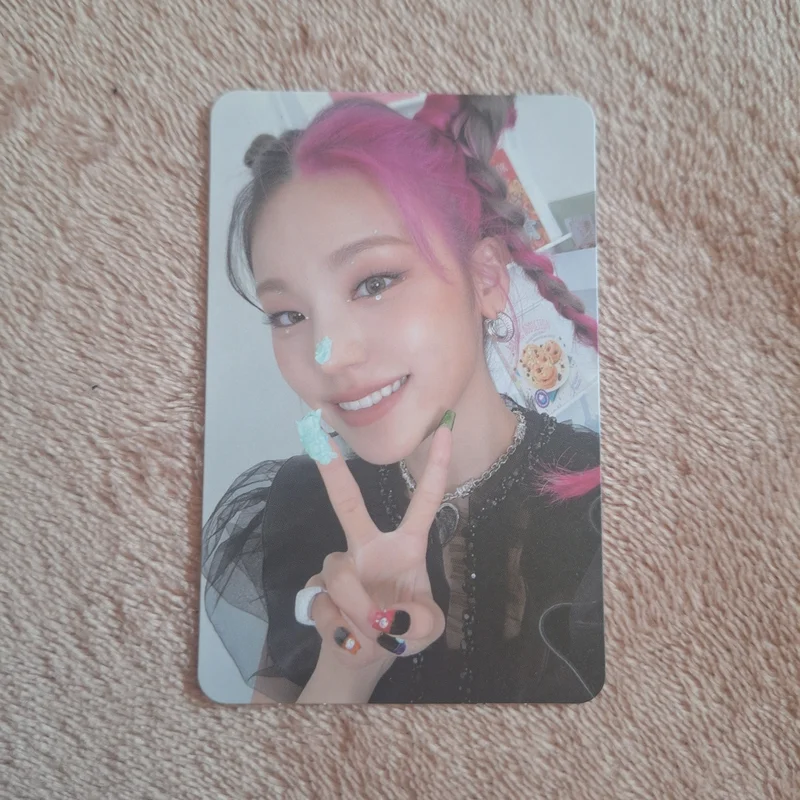 CRAZY IN LOVE; Yeji Photocard